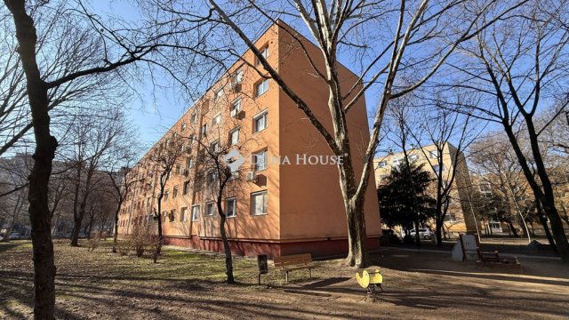 Eladó panellakás, Győrött 49.9 M Ft, 2 szobás