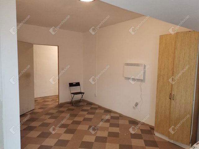 Eladó családi ház, Ácson 50 M Ft, 7 szobás