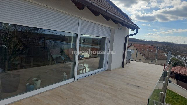 Eladó családi ház, Biatorbágyon 229 M Ft, 6 szobás