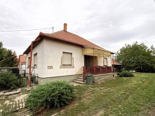 Eladó családi ház, Jászkisérén 17.9 M Ft, 2+1 szobás