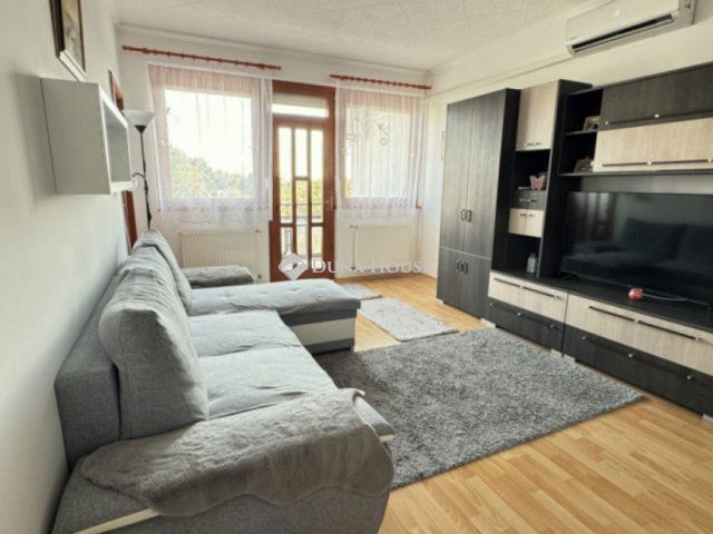 Eladó téglalakás, Békésen 29.9 M Ft, 2 szobás