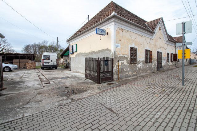 Eladó családi ház, Bakonyszombathelyen 36.999 M Ft, 7 szobás