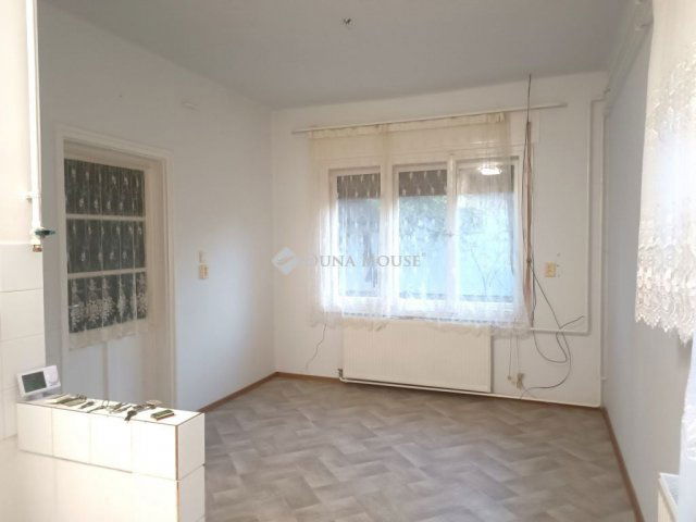 Eladó családi ház, Csárdaszálláson 9.9 M Ft, 2 szobás