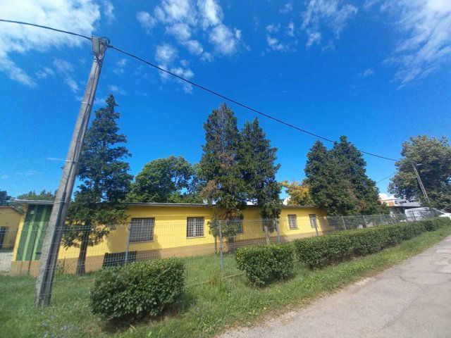 Kiadó ipari ingatlan, Pécsett 390 E Ft / hó