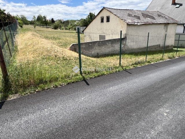 Eladó telek, Magyaralmáson 8.5 M Ft / költözzbe.hu