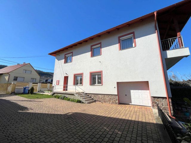 Eladó családi ház, Pécsett 139.9 M Ft, 4 szobás