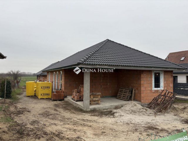 Eladó ikerház, Inárcson 84.9 M Ft, 4 szobás