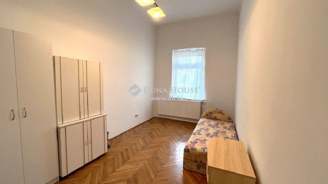 Eladó téglalakás, Szombathelyen 69 M Ft, 4 szobás