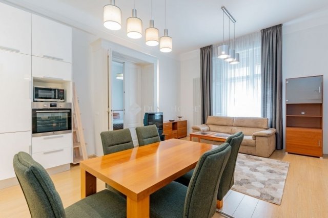 Kiadó téglalakás, albérlet, Budapesten, I. kerületben, 3 szobás