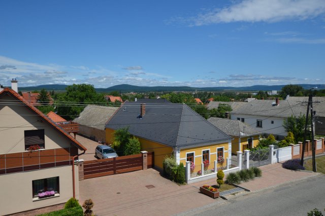 Eladó családi ház, Veszprémben 64.7 M Ft, 5 szobás