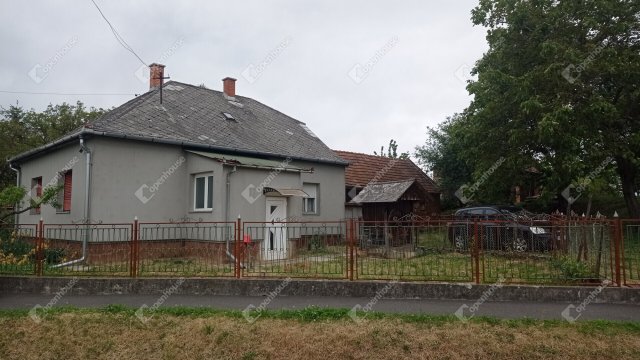 Eladó családi ház, Csonkahegyháton 25.5 M Ft, 2 szobás