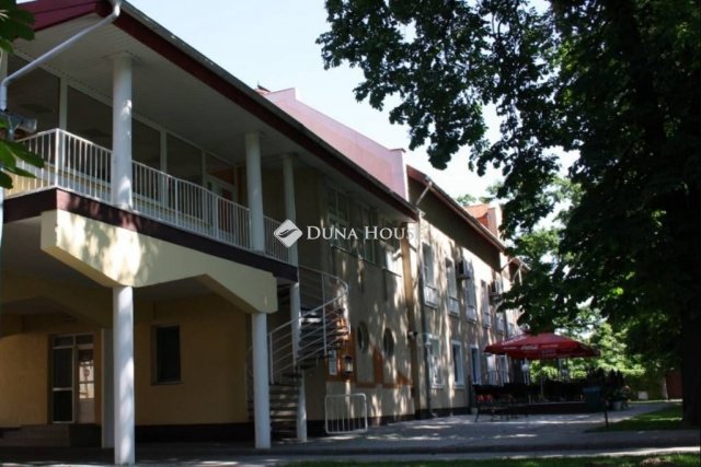 Eladó hotel, Tolnán 590 M Ft, 31 szobás / költözzbe.hu