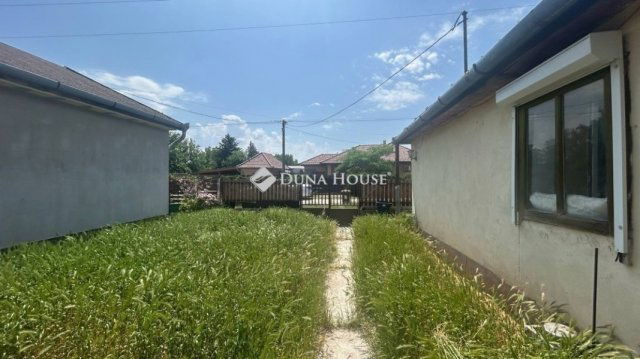 Eladó családi ház, Pilisen 32 M Ft, 2 szobás