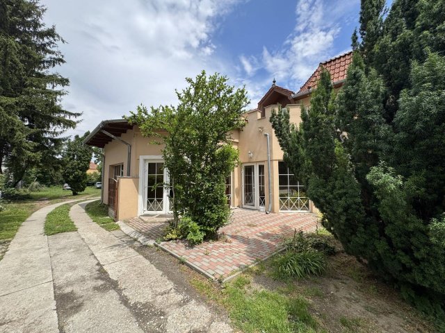 Eladó ipari ingatlan, Fertőszentmiklóson 199 M Ft, 10 szobás
