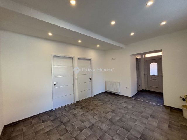 Eladó családi ház, Esztergomban, Simor János utcában 52.8 M Ft