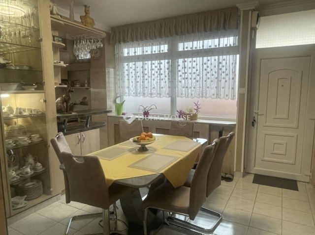 Eladó téglalakás, Kecskeméten 64.8 M Ft, 3 szobás