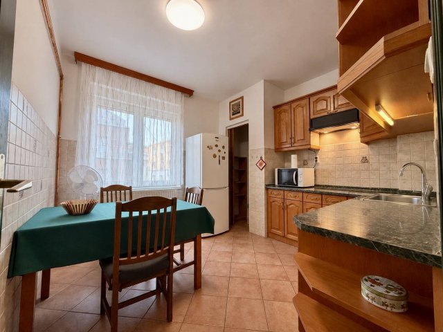 Kiadó téglalakás, albérlet, Pécsett 150 E Ft / hó, 2 szobás