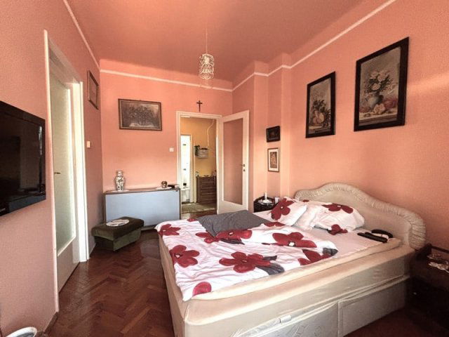 Eladó téglalakás, Pécsett, Sánc utcában 64 M Ft, 2+1 szobás