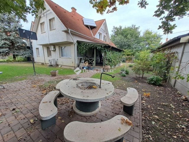 Eladó családi ház, Kecskeméten 103 M Ft, 8 szobás