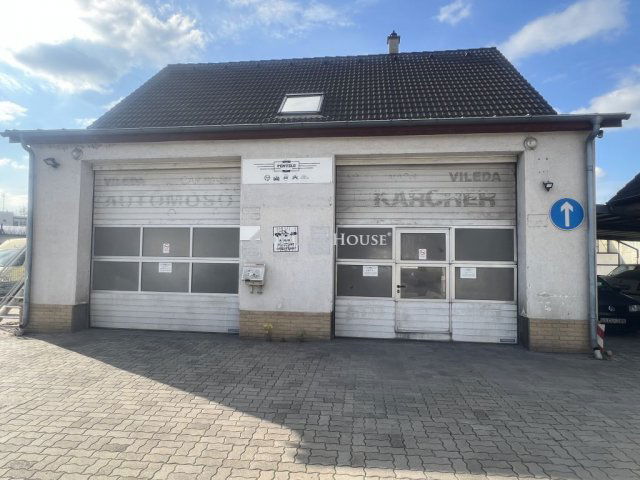 Eladó üzlethelyiség, Dunaújvárosban 169 M Ft