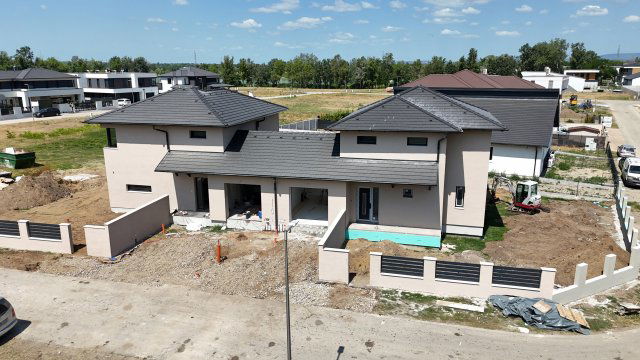 Eladó ikerház, Dunaharasztin 160 M Ft, 4 szobás