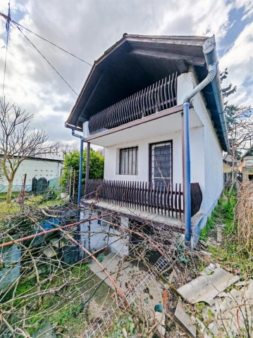 Eladó nyaraló, Vértesszőlősön 8 M Ft, 3 szobás