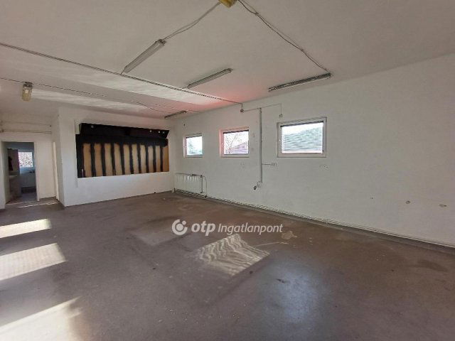 Eladó üzlethelyiség, Polgáron 44.9 M Ft, 4 szobás