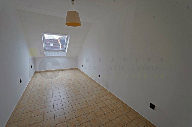 Eladó téglalakás, Szegeden 47 M Ft, 3 szobás