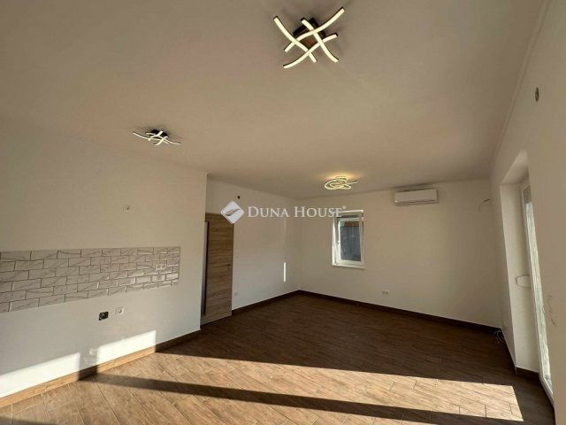 Eladó ikerház, Monorierdőn 68 M Ft, 4 szobás