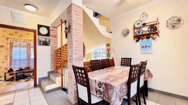 Eladó családi ház, Majosházán 89.9 M Ft, 4 szobás