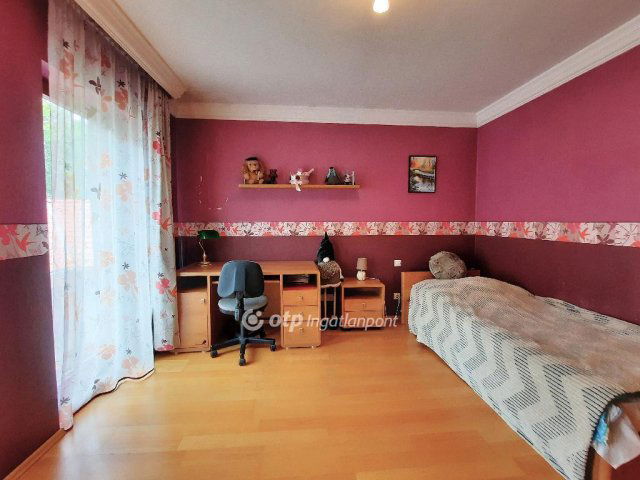 Eladó családi ház, Siófokon 249.9 M Ft, 7 szobás