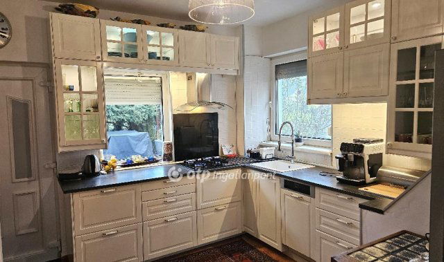 Eladó családi ház, Velencén 165 M Ft, 5 szobás