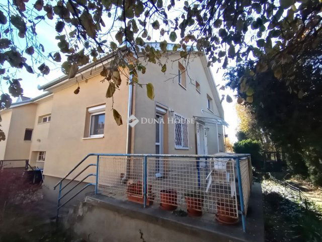 Eladó ikerház, Budapesten, XVII. kerületben, Pesti úton 75 M Ft