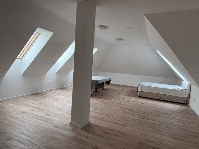 Kiadó iroda, Tatán 350 E Ft / hó, 3 szobás