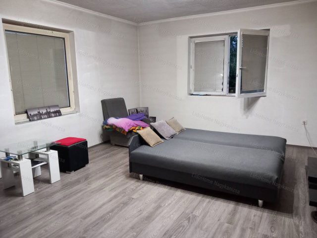 Eladó családi ház, Felsőrajkon 22 M Ft, 8 szobás
