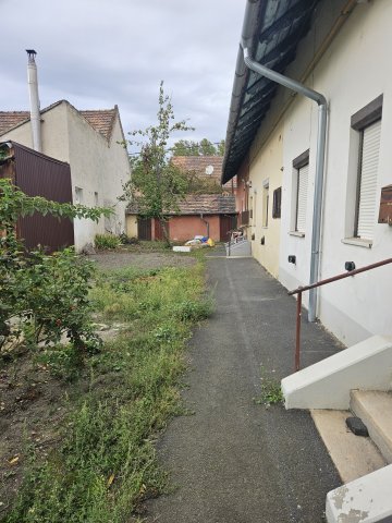 Eladó téglalakás, Pápán 14.5 M Ft, 1 szobás