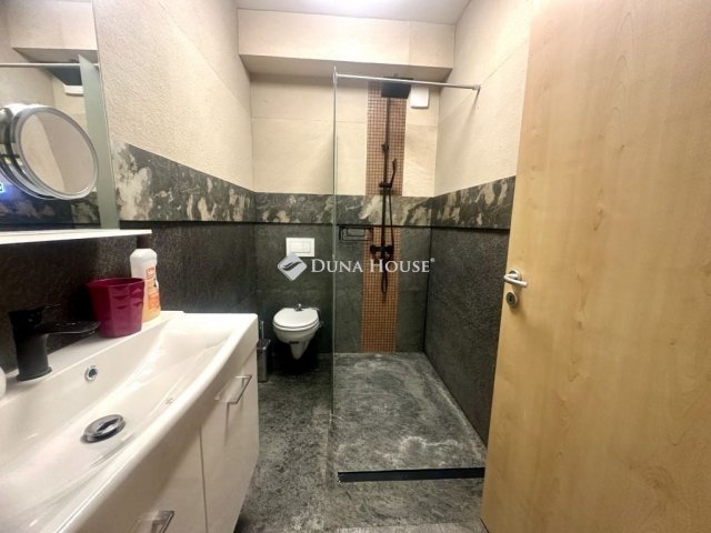 Eladó téglalakás, Budapesten, III. kerületben 95 M Ft, 2 szobás