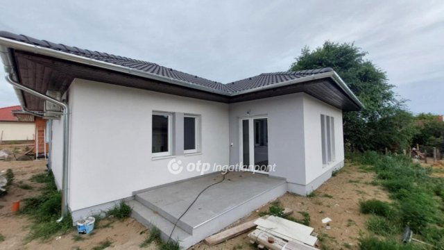 Eladó családi ház, Kecskeméten 74.9 M Ft, 2+2 szobás