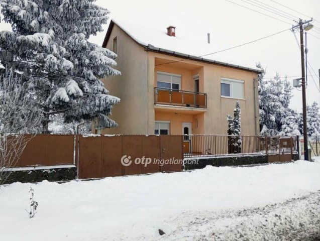 Eladó családi ház, Erdőtelken 32 M Ft, 4+1 szobás