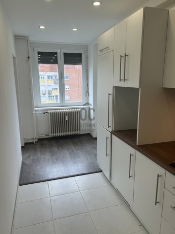 Eladó téglalakás, Pécsett 60 M Ft, 2 szobás