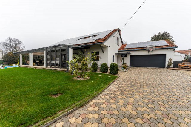 Eladó családi ház, Székesfehérvárott 329 M Ft, 6 szobás