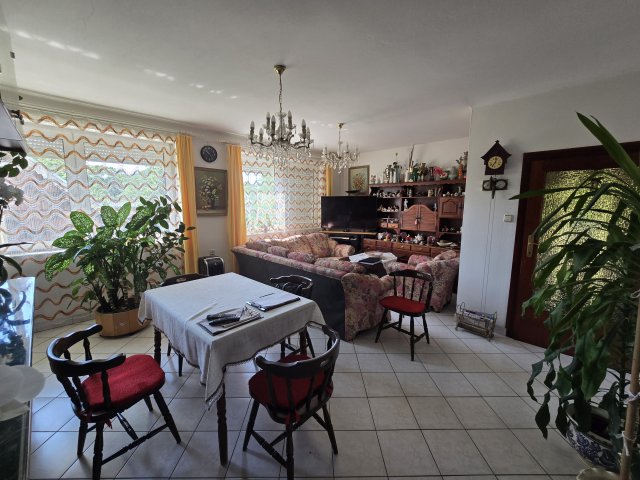 Eladó családi ház, Mosonszolnokon 89.9 M Ft, 5 szobás