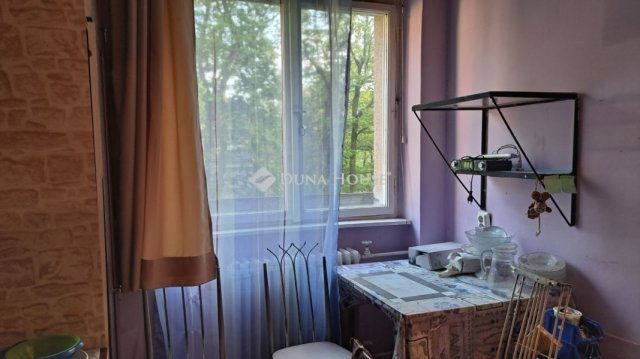 Eladó téglalakás, Várpalotán 23 M Ft, 2 szobás