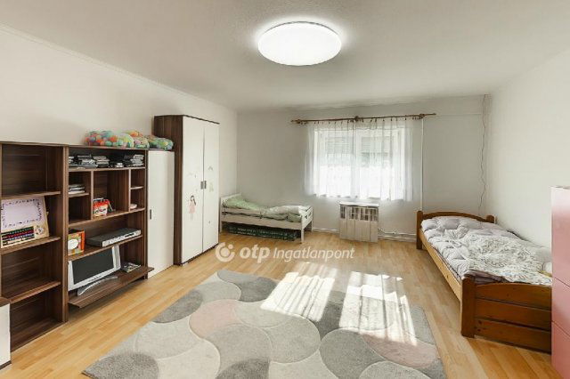 Eladó családi ház, Süttőn 46.9 M Ft, 3 szobás