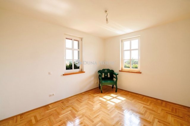 Eladó családi ház, Etyeken 220 M Ft, 4 szobás