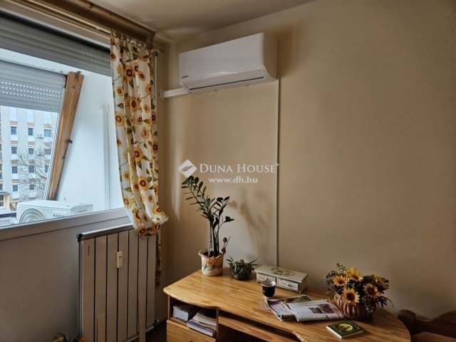 Eladó panellakás, Pécsett 44.9 M Ft, 2 szobás