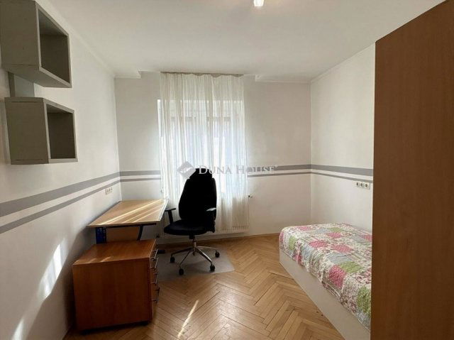 Eladó téglalakás, Szegeden 88 M Ft, 4 szobás