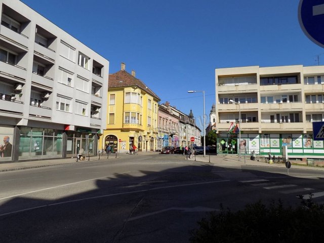Eladó téglalakás, Pápán, Deák Ferenc utcában 52 M Ft