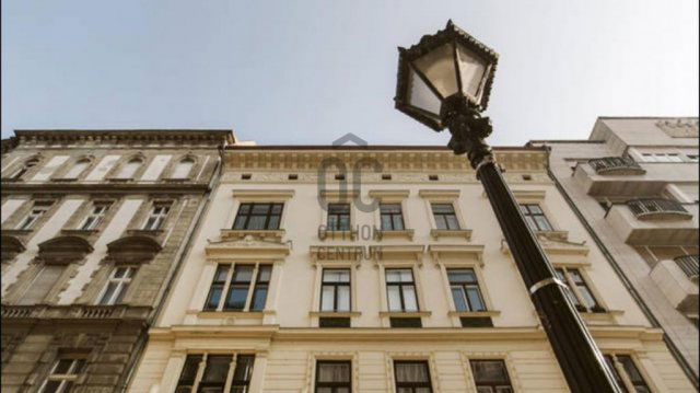 Eladó téglalakás, Budapesten, V. kerületben 134.9 M Ft, 1 szobás