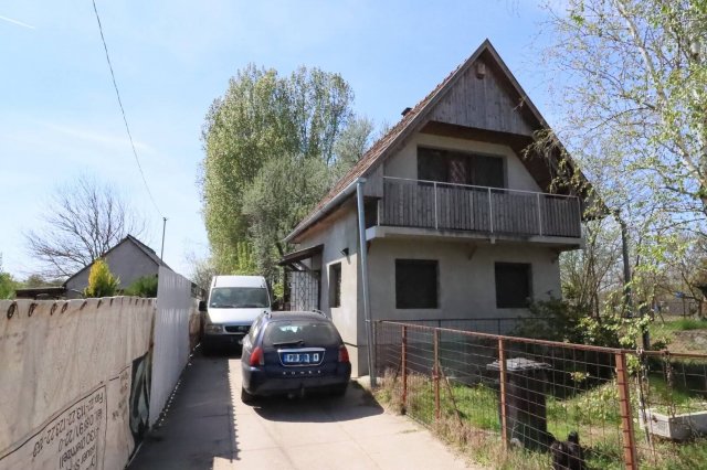 Eladó családi ház, Pilisen 25.5 M Ft, 2 szobás